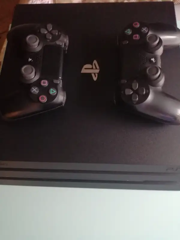 Продам    sony PlayStation 4pro 7208 ssd1tb прошиваемая