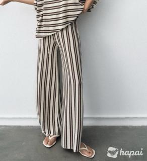 Широкие брюки из фактурной ткани Zara