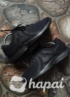 Женские кроссовки Nike