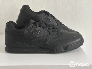 Продам New Balance 770
