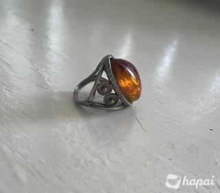 Перстень с натуральным янтарем
