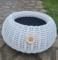 Кашпо из ротанга.